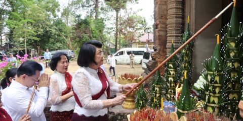 **សម្តេចប្រធានរដ្ឋសភា អញ្ជើញបួងសួងសុំសេចក្តីសុខជូនជាតិមាតុភូមិ និងត្រៀមជួបសំណេះសំណាលជាមួយពលរដ្ឋភៀសសឹកនៅខេត្តសៀមរាប**